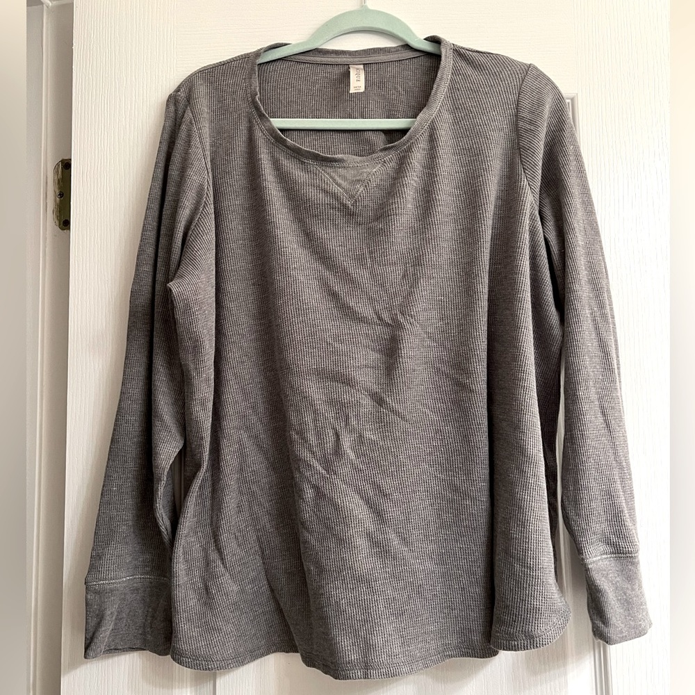 Cacique Grey Thermal Tee - size 14/16